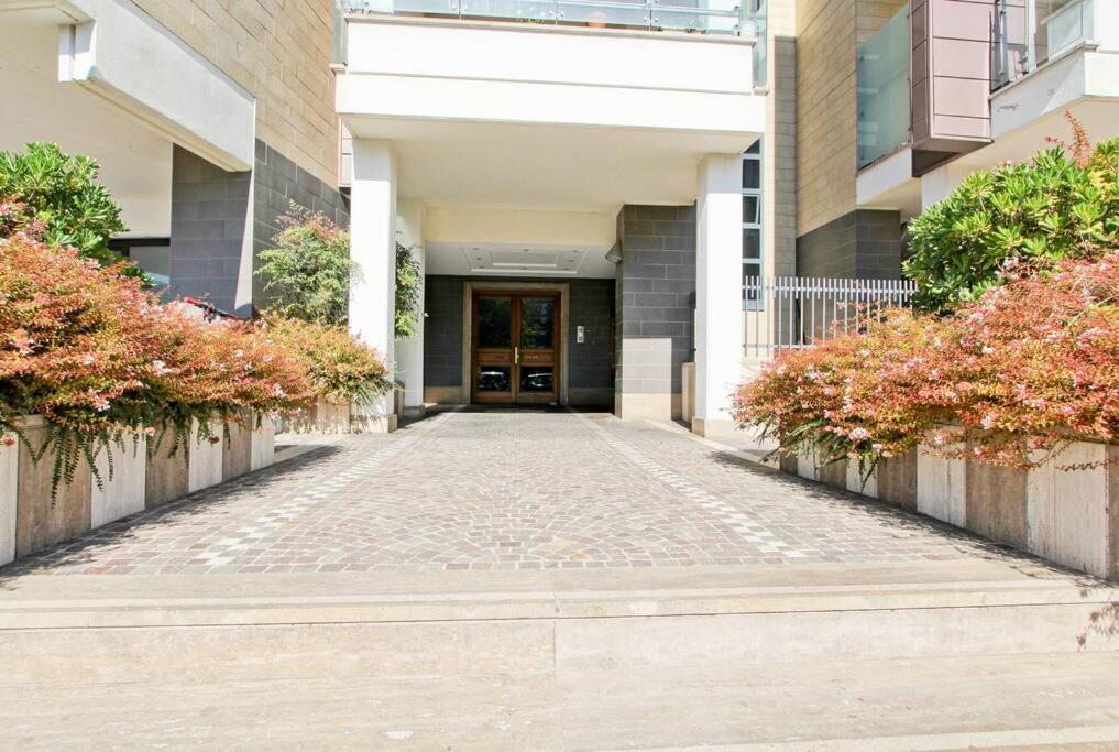 Cozy Terrace Apt Close To Eataly And Metro Piramide Рим Екстериор снимка